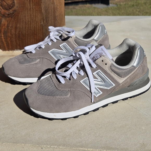 New Balance WOMEN'S 574 GREY/WHITE Sz 10.5 Like New - Picture 2 of 15